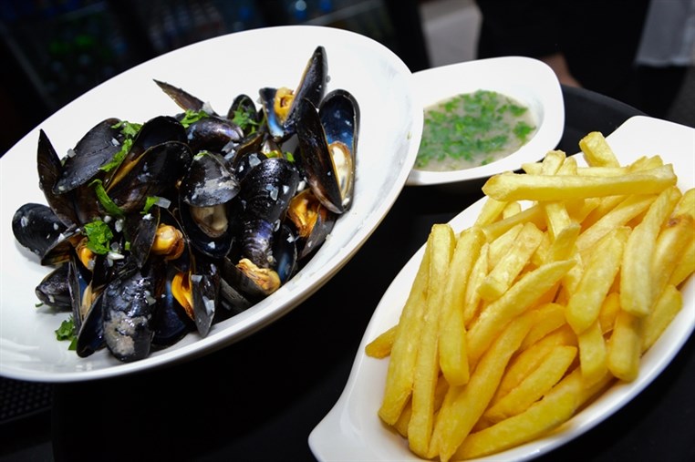 Moules et Frites at Monte Cassino